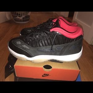 Jordan 11s bread lows I e